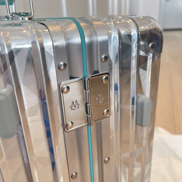 Authentic Like New Rimowa x Tiffany & Co. Rock Cut Cabin Silver Rolling Suitcase - Picture 15 of 16